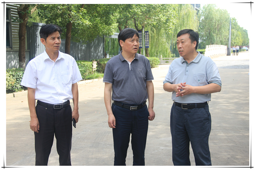 李卫国书记一行莅临锁龙公司视察指导工作