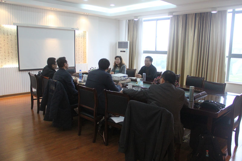 今日韩国客人到访我公司,与公司领导进行了亲切会谈。