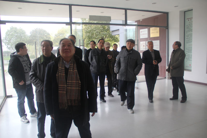 老干部来我公司参观锁龙消防科普馆