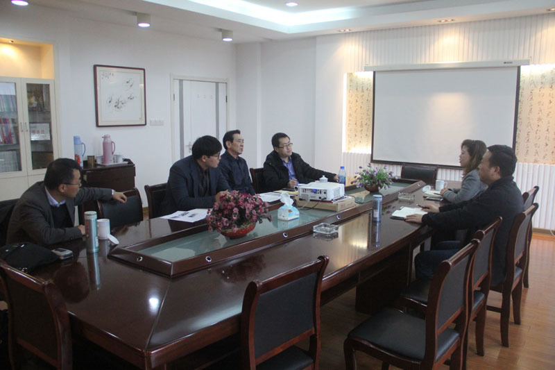 今日韩国客人到访我公司,与公司领导进行了亲切会谈。